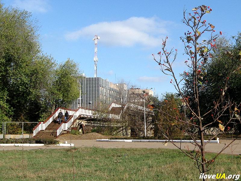 Павлоград, парк им. Первого мая, пешеходный мост через реку Волчья