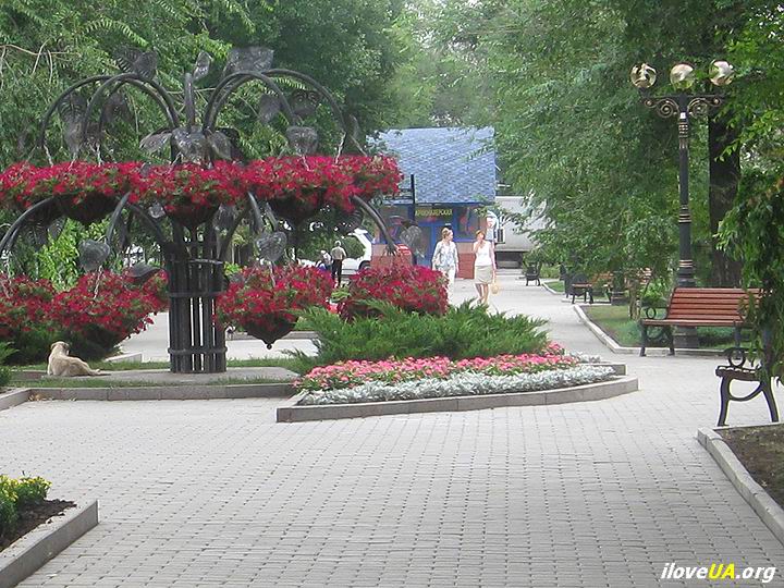 Цветочные фонтаны на бульваре Шевченко, Донецк