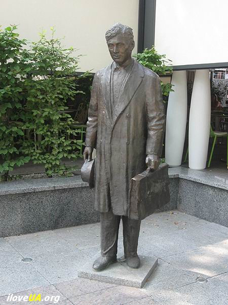 Памятник Юрию Деточкину в Донецке