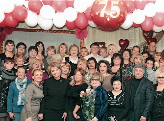 Днепропетровск, школа №2, фото учителей на 75-летие школы.